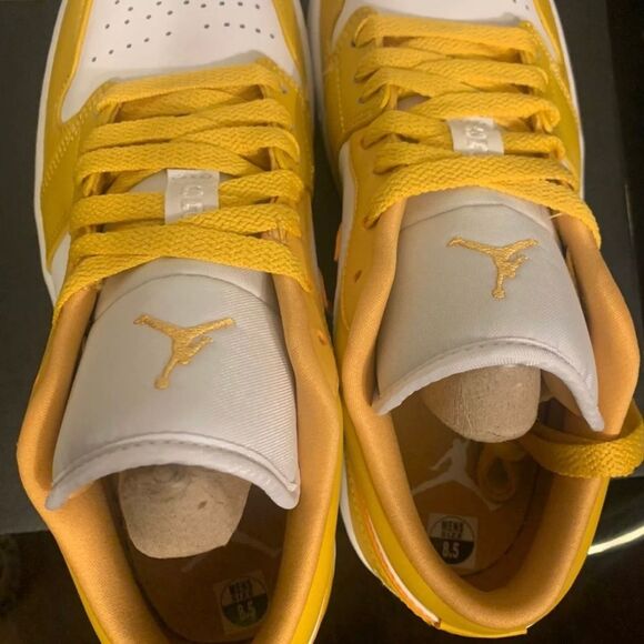 AIR JORDAN 1 LOW POLLEN 553558-171 Sz 8.5 - Picture 7 of 11